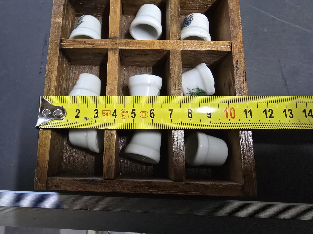 Porseleinen vingerhoedjes