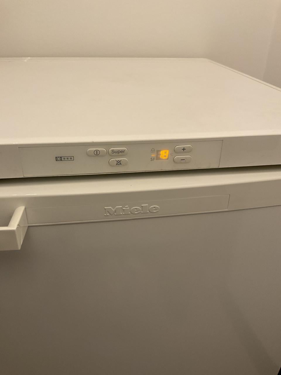 Miele vriezer (tafelmodel) F 12020 S