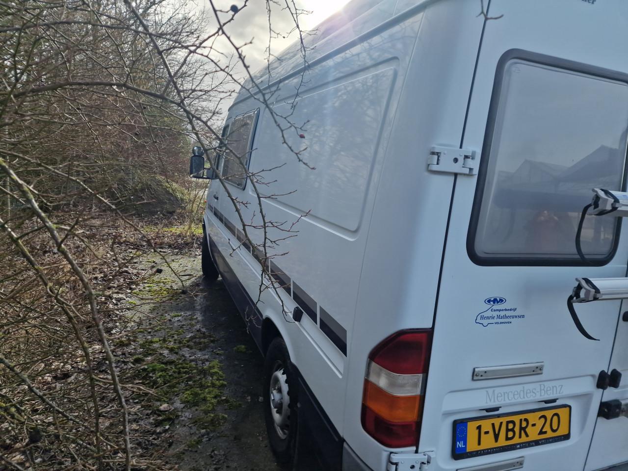 Mercedes sprinter buscamper la strada