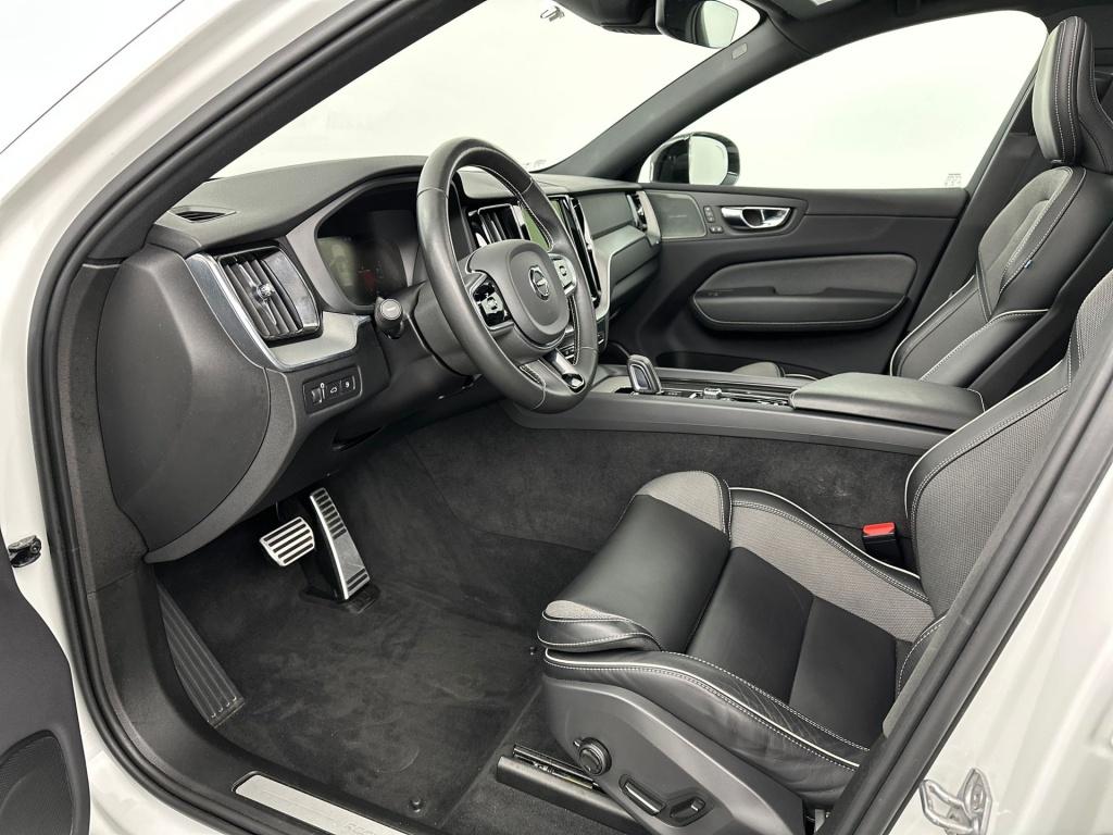 Volvo XC60 t8 390pk recharge r-design| pano| 360camera| trekhaak| h&k sound