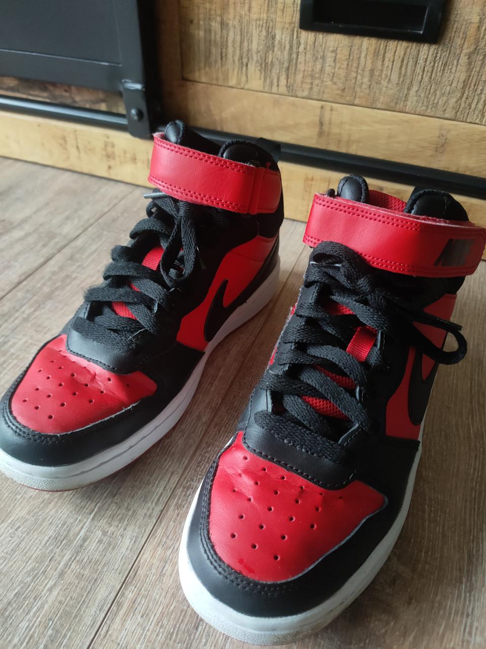 Nike Court Borough maat 36 ZGAN!