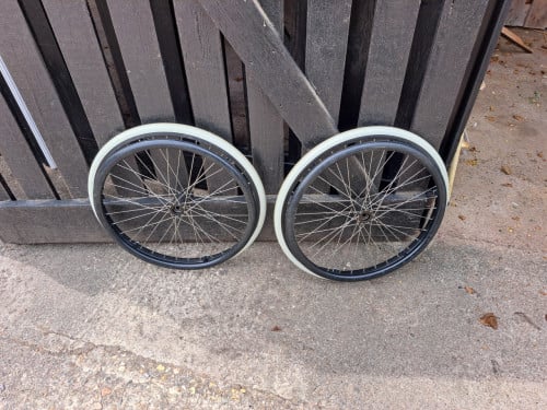 2 ZO GOED ALS NIEUWE ROLSTOELWIELEN TE KOOP.