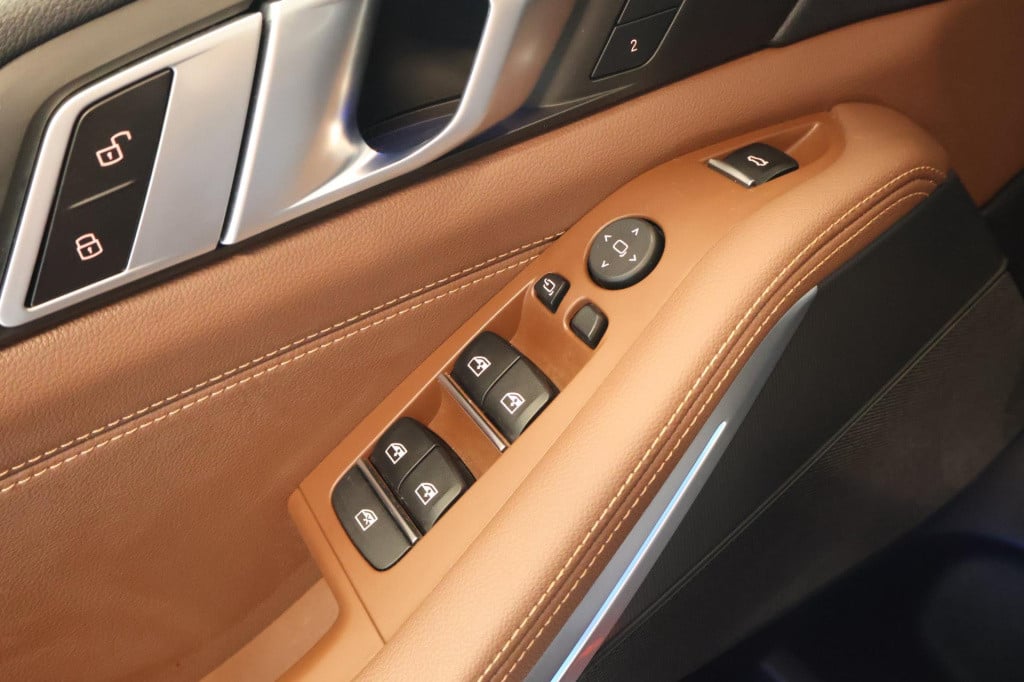BMW X5 xdrive45e high executive nl auto, memory, luchtvering, carplay & and