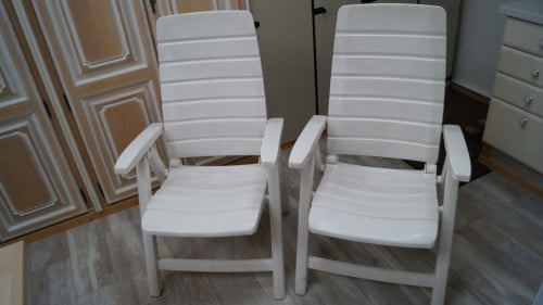 Twee witte Hartman "Carlton" tuinstoelen (gratis)