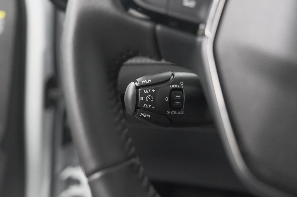 Peugeot 2008 puretech 100 allure | apple carplay | parkeersensoren | climat