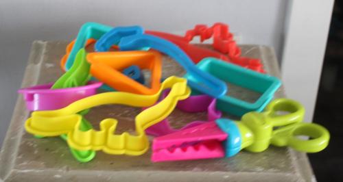 Vormpjes en schaar play doh