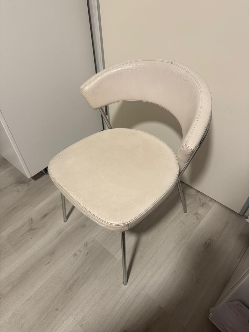Ronde eetkamertafel met 4 stoelen