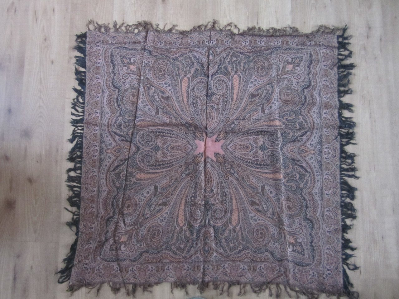 Vintage Kleedje 105x105 cm.