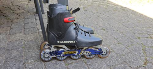 Skeelers Zandstra incl pols- en kniebeschermers
