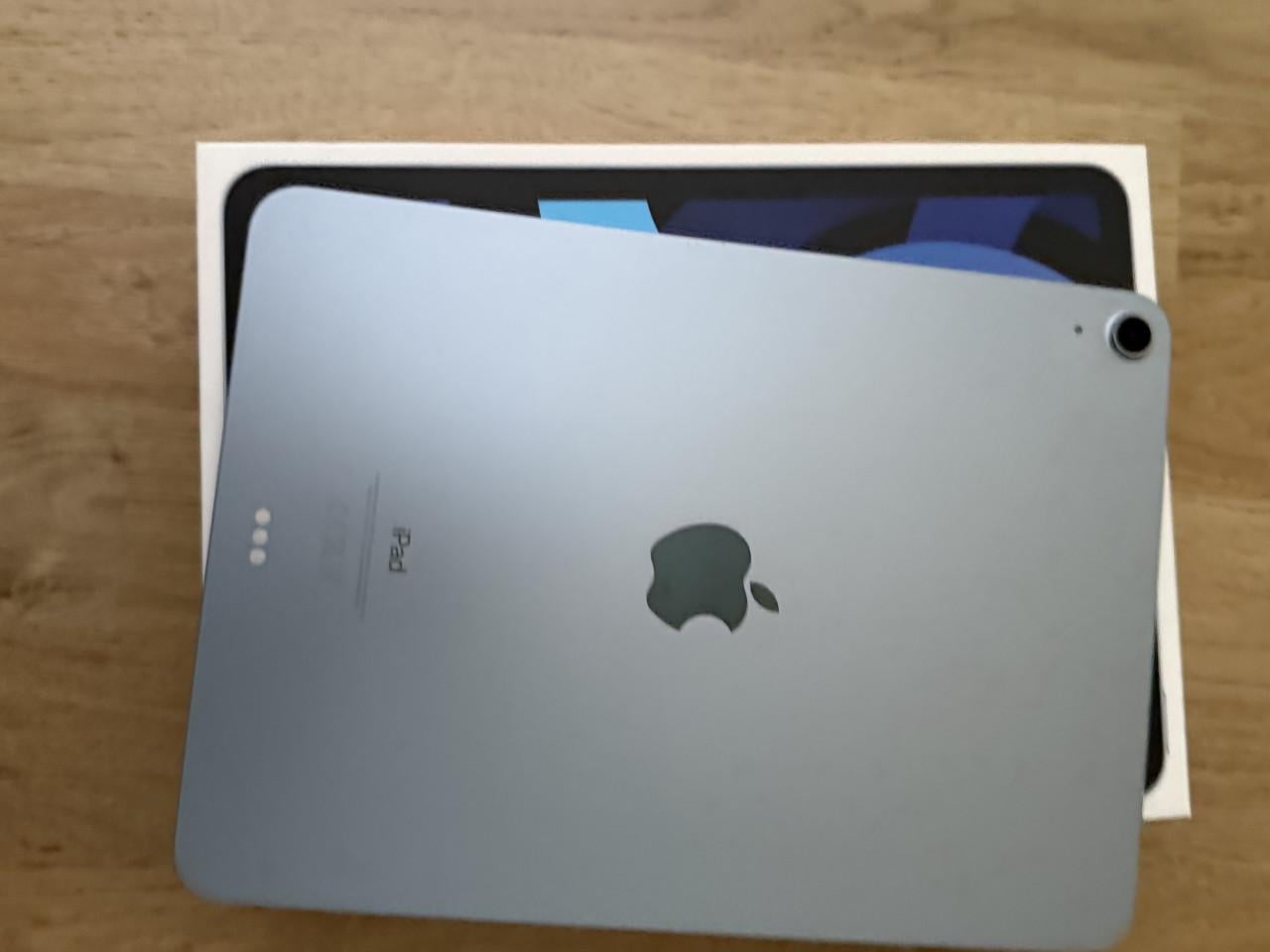 IPad Air 4 (2020) 64GB WiFi Sky Blue – Zeer nette staat + doos