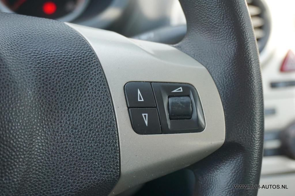 Opel Corsa 1.2-16v essentia