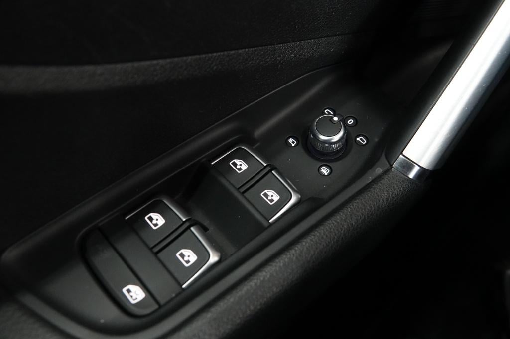 Audi Q2 1.0 tfsi sport | pdc | 19" | leder | stoelverw. |