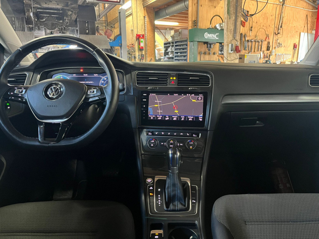 Volkswagen E-golf e-golf 136pk, virtual cockpit, apple carplay, navigatie