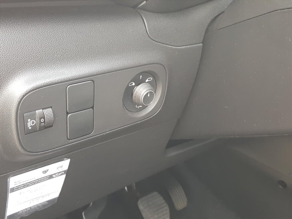 Citroen C3 1.2 puretech 83pk s&s c-series trekhaak | navigatie | cruise & c