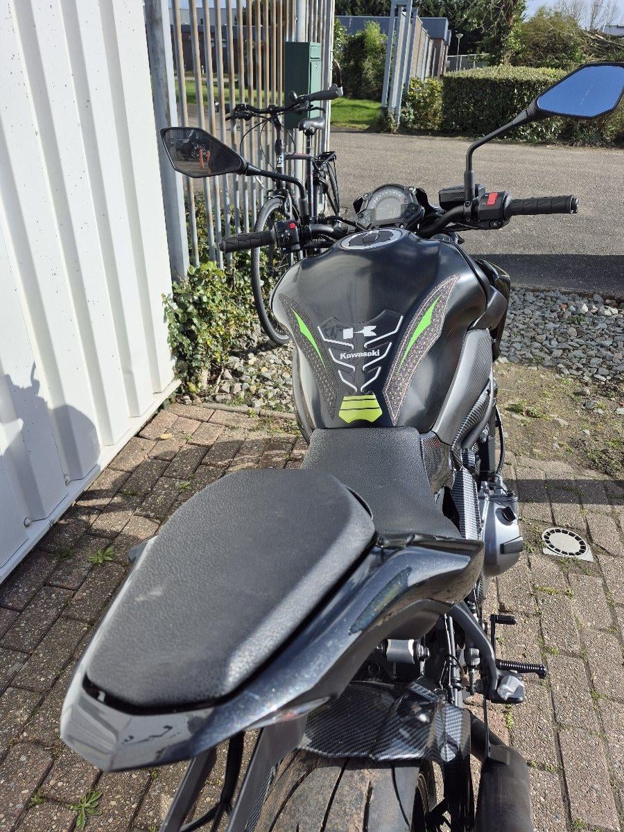 Kawasaki Z900 uit 2019, stoere naked bike met veel extra's