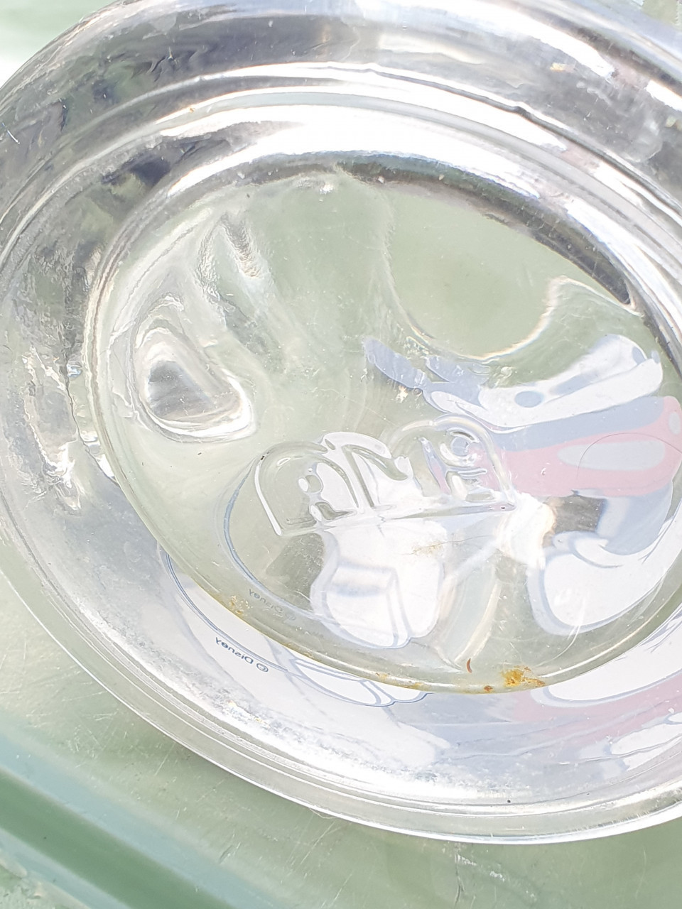 Prachtige dikke glazen waterkan, schenkkan Mickey Mouse, jaren 70