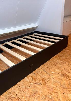 Bed - eenpersoons - in goede staat