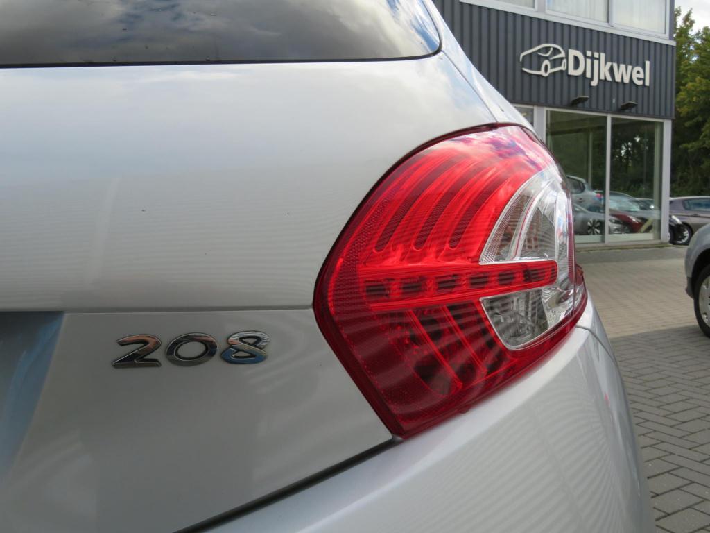 Peugeot 208 1.2 vti 82 style 5-drs airco/lmv/trekhaak