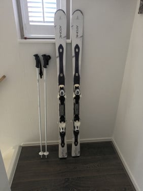 Spiksplinternieuwe ski's, slechts 3 dagen gebruikt.