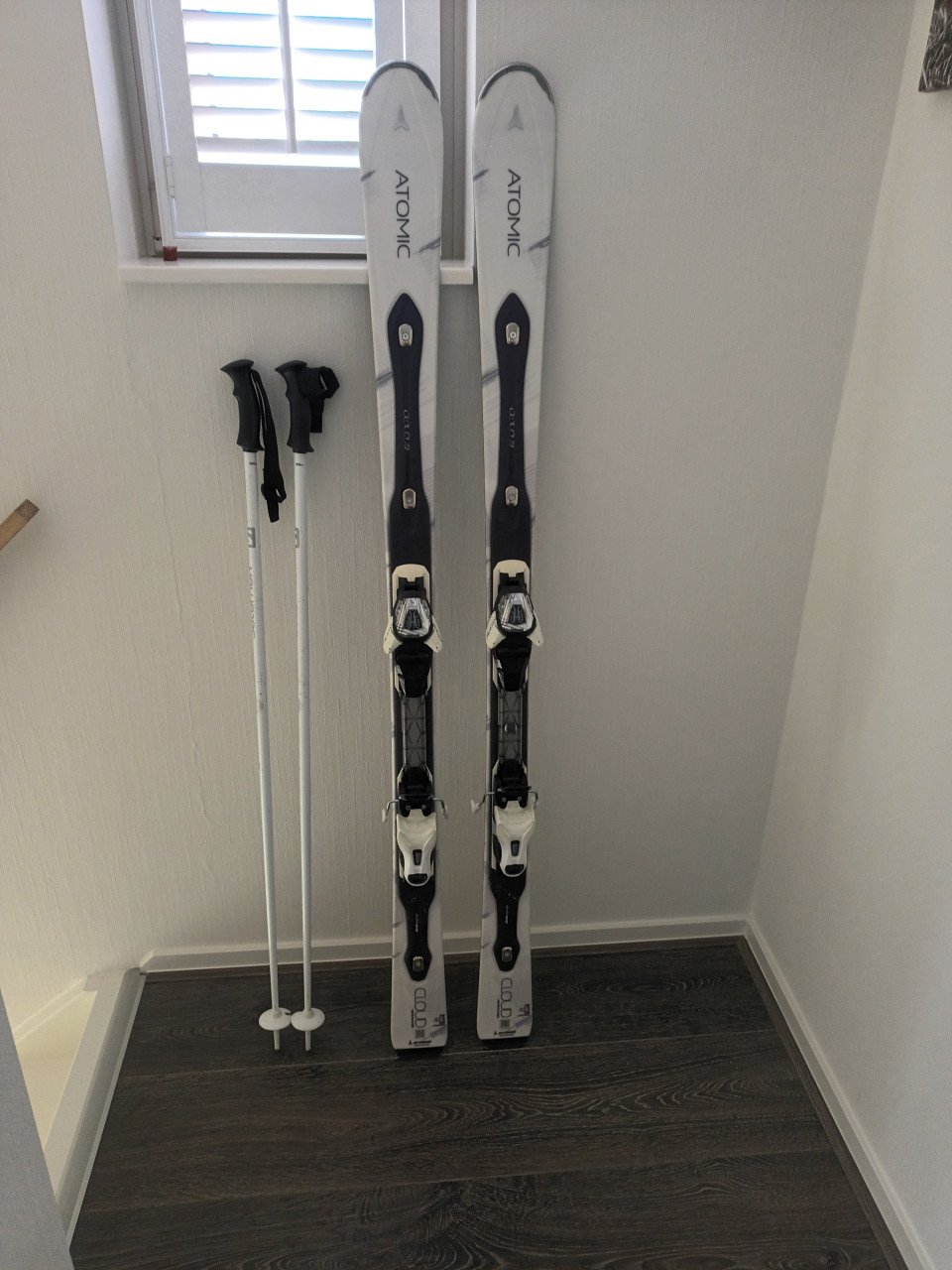 Spiksplinternieuwe ski's, slechts 3 dagen gebruikt.