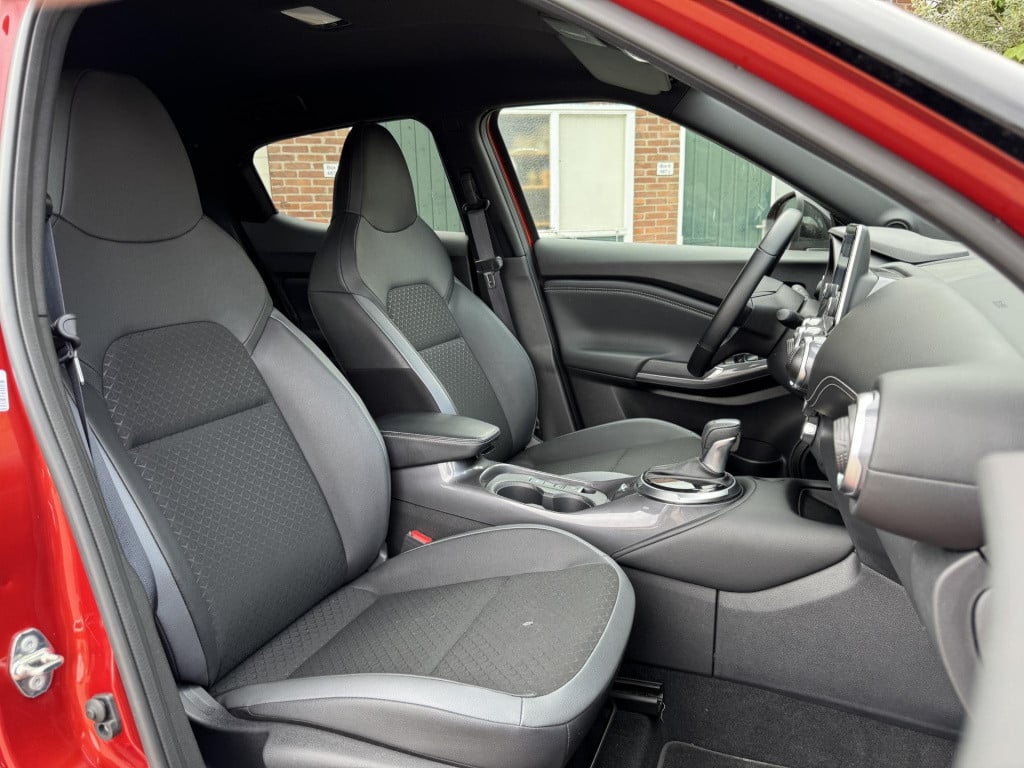 Nissan Juke 1.6 hybrid n-connecta parking pack
