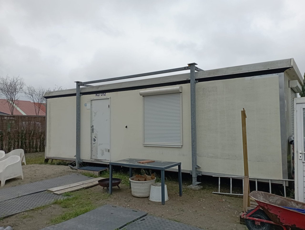 Toilet, schaf/woonunit 8 x 3,5 meter