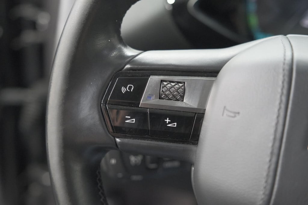 Ds Ds 3 crossback 50 kwh e-tense so chic | camera | dodehoekdetectie | head