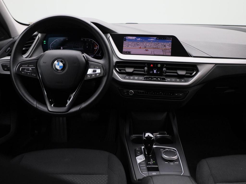 BMW 1 Serie 116i executive | automaat | parkeer sensoren | navigatie | virt