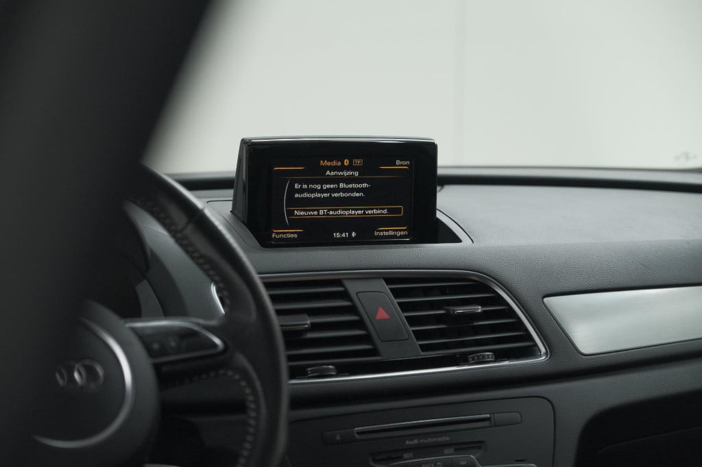 Audi Q3 1.4 tfsi cod sport s line edition | parkeersensoren | navigatie | c