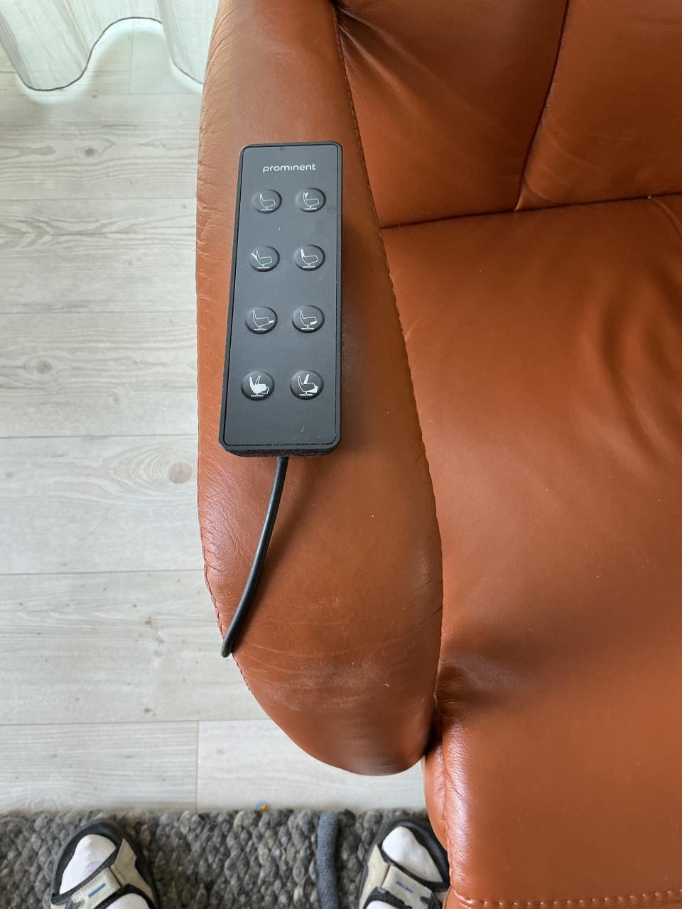 Prominent relaxfauteuil, zeer comfortabel met accu en onderrugsteun