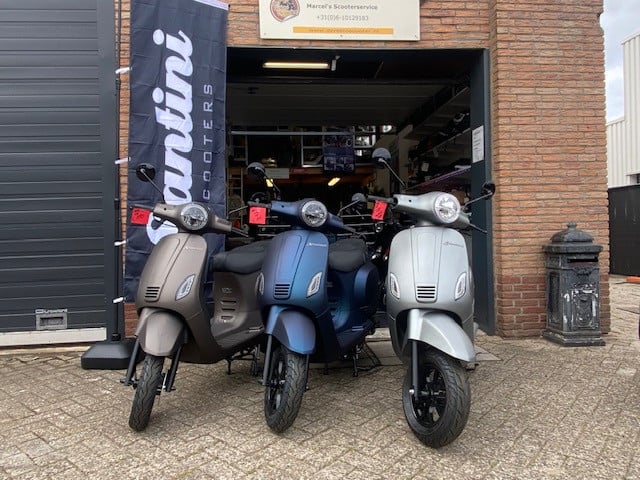Nieuwe elektrische vespa Santini Capri scooters met nw BOSCH motor 2199 eur