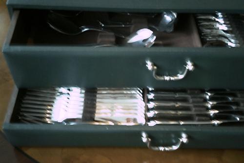 Luxe 12-persoons gevulde BESTEKKOFFER - inox 18/10