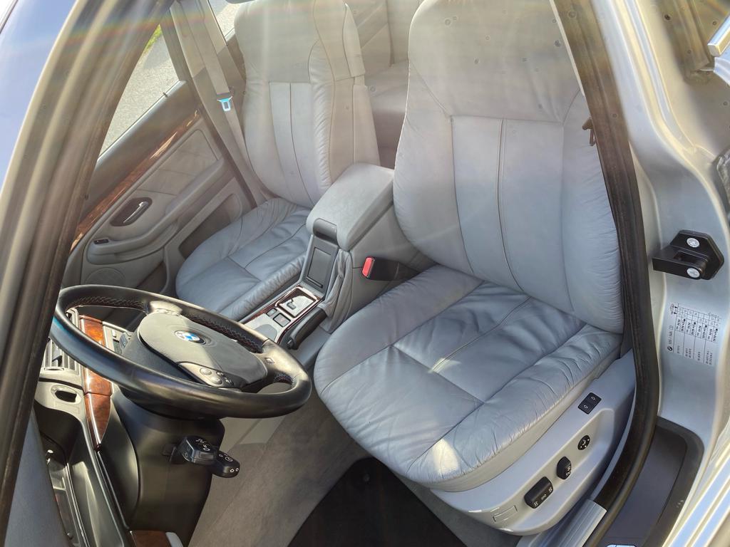 Unieke BMW E39 535i V8