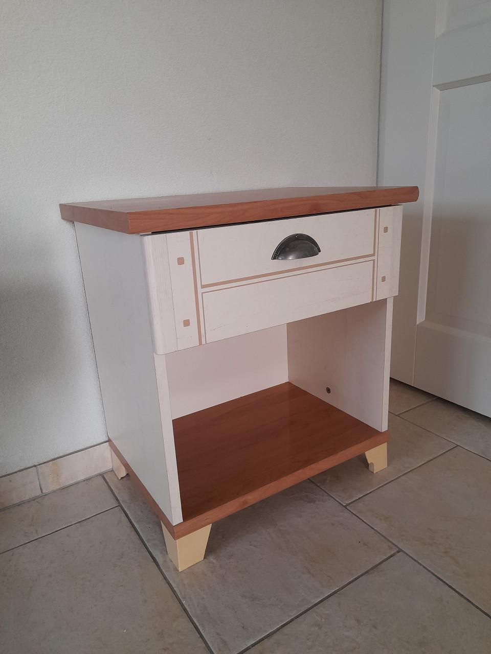 Nachtkastje (in goede staat ) 36 x 51 x 61H