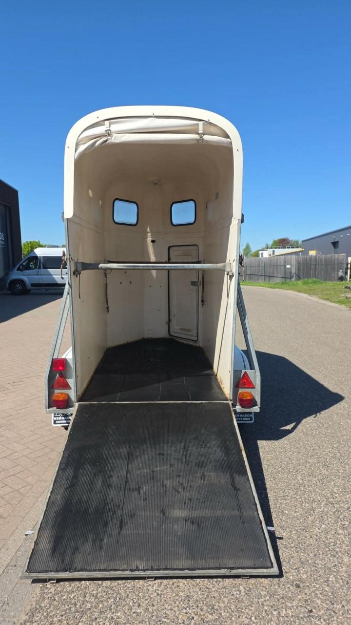 1,5 paardentrailer vol polyester alu bodem