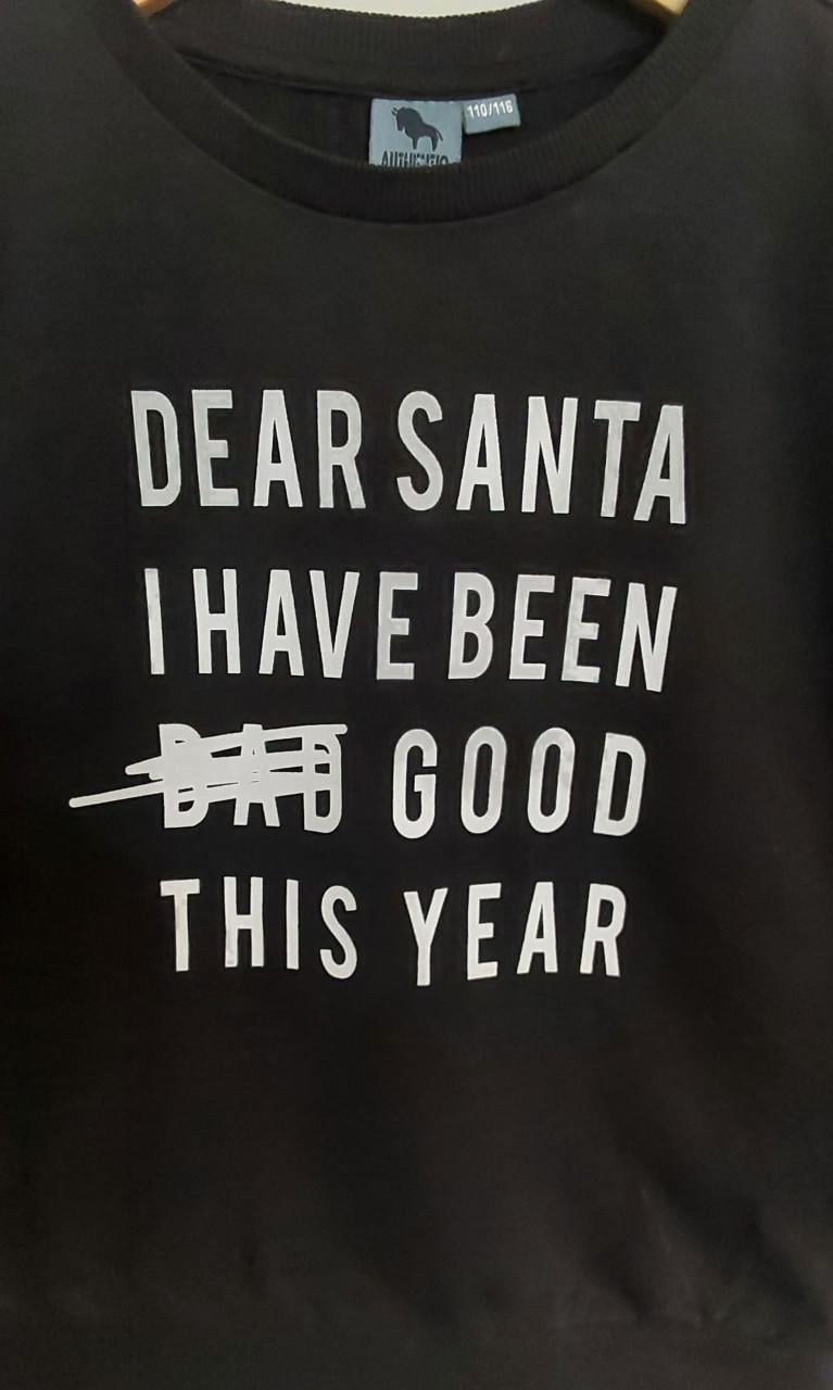 Longsleeve met kersttekst van het merk Oiboi in maat 110/116