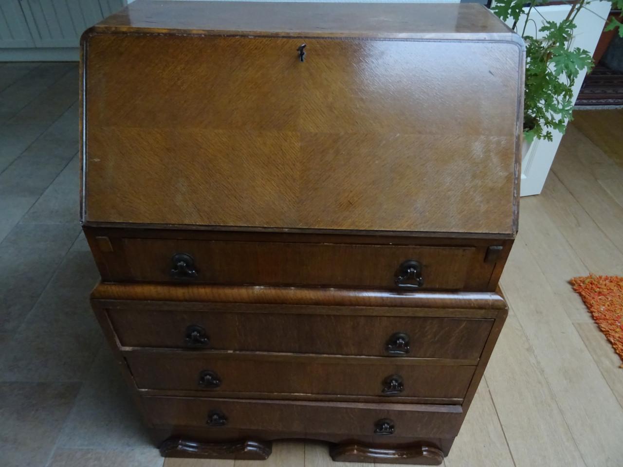 Mooi antiek bureautje