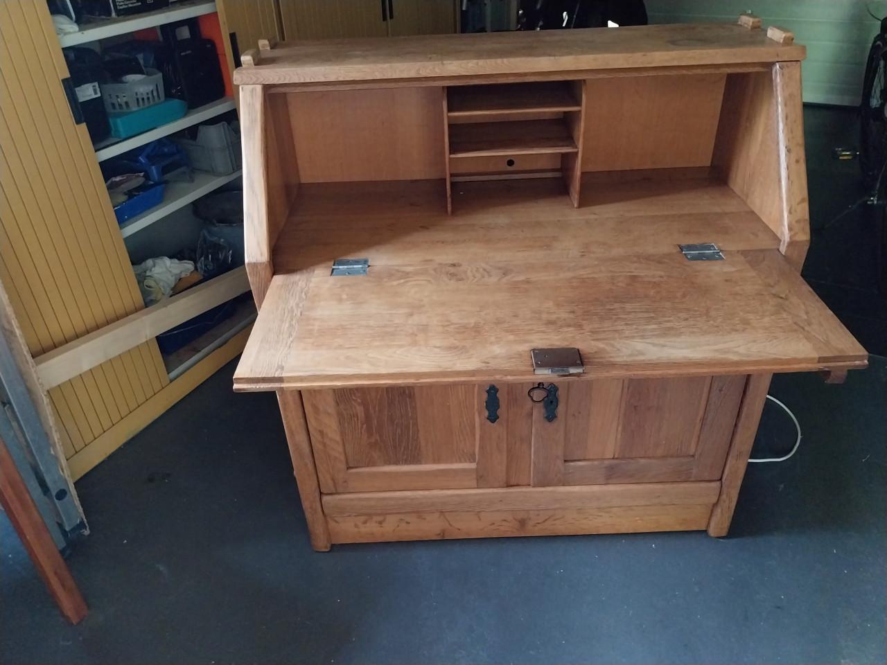 Eikenhouten bureau