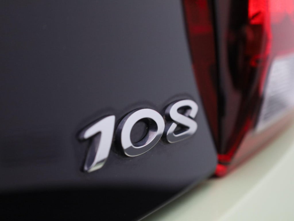 Peugeot 108 1.0 e-vti allure top! | lage km stand! | apple carplay / androi