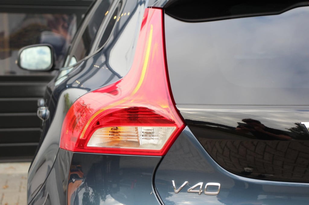 Volvo V40 2.0 t2 momentum - navi - cruise - grootlicht ass - led - pdc - st