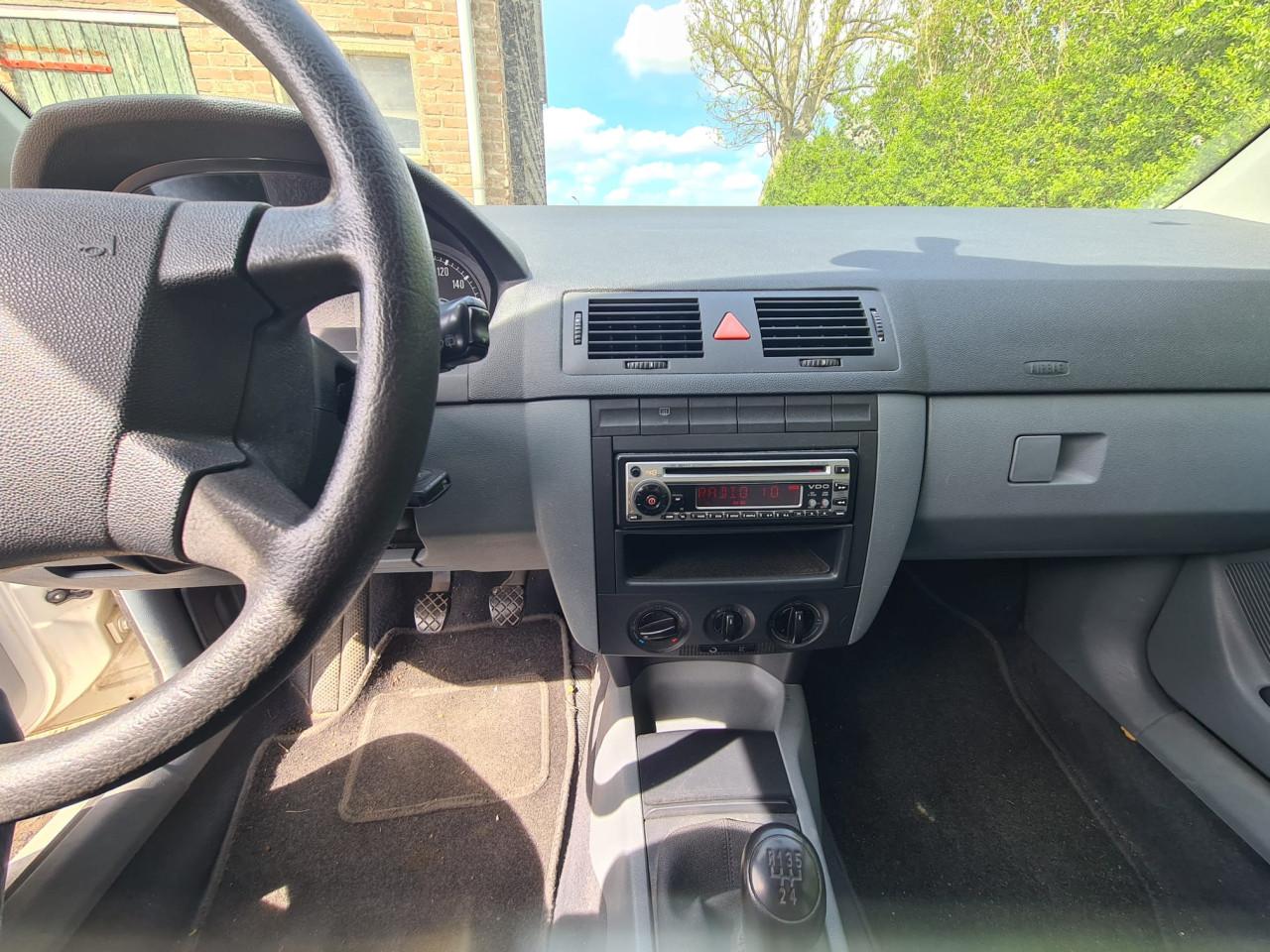 Skoda Fabia 1.4 50KW 2000 Grijs