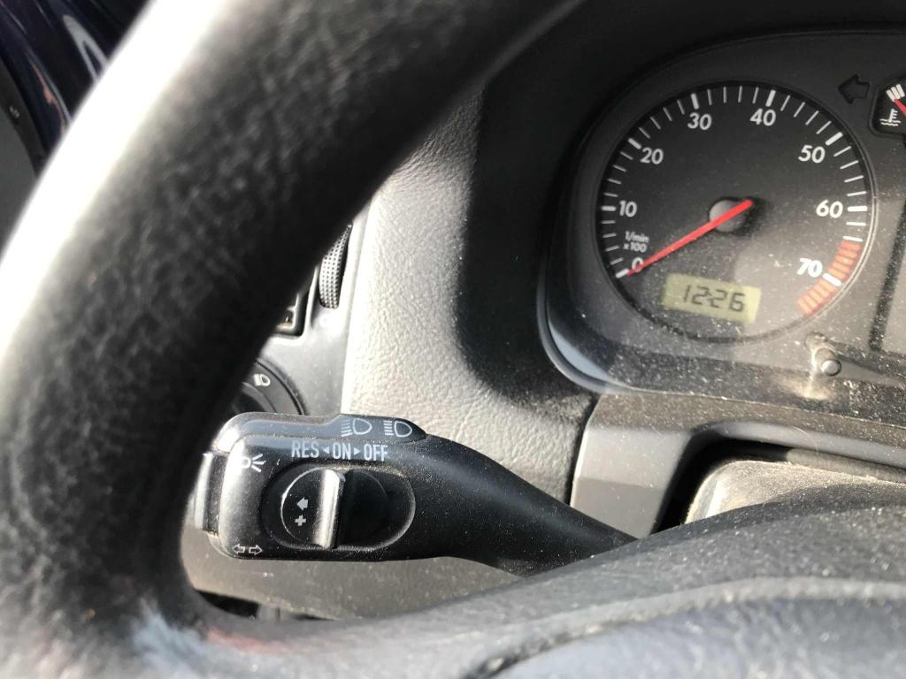 Volkswagen Golf 1.6-16v trendline