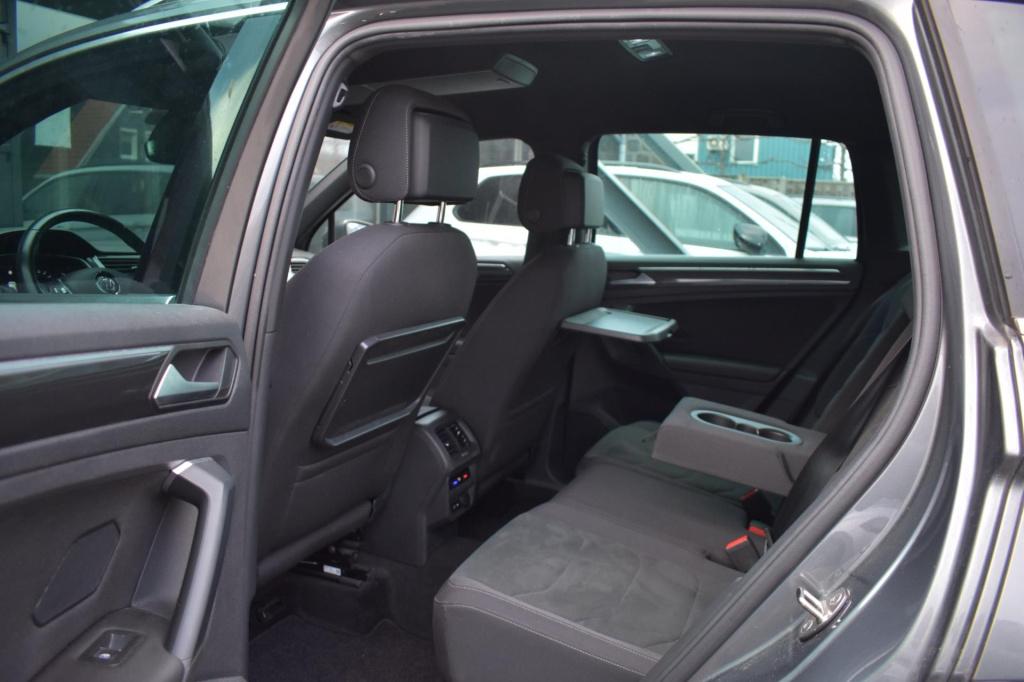 Volkswagen Tiguan 1.5 tsi act r-line | trekhaak | nap | apple carplay | and