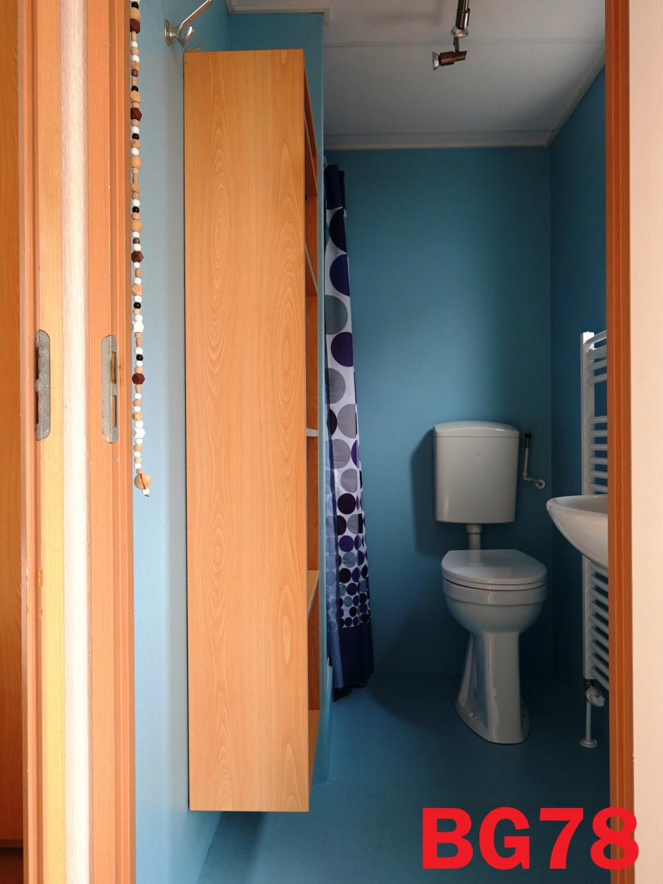 Prima chalet met 3 slk, dubbel glas, CV en middenkamer te koop