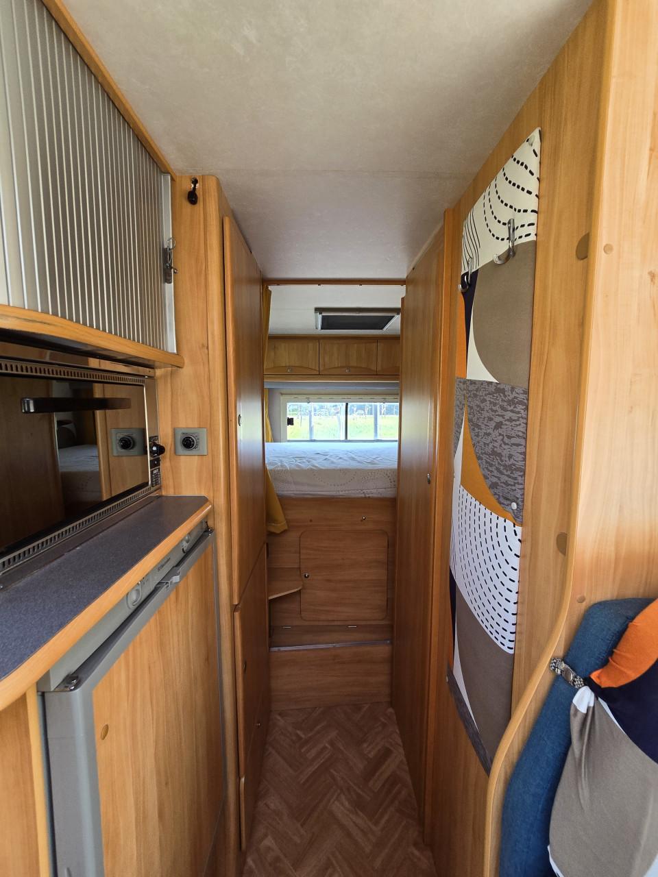 Zeer complete Adriatik 4 pers camper. Je kunt er gelijk mee op pad.