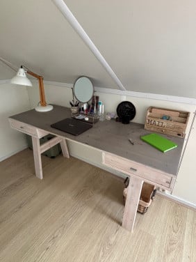 Handgemaakt bureau in whitewash/greywash