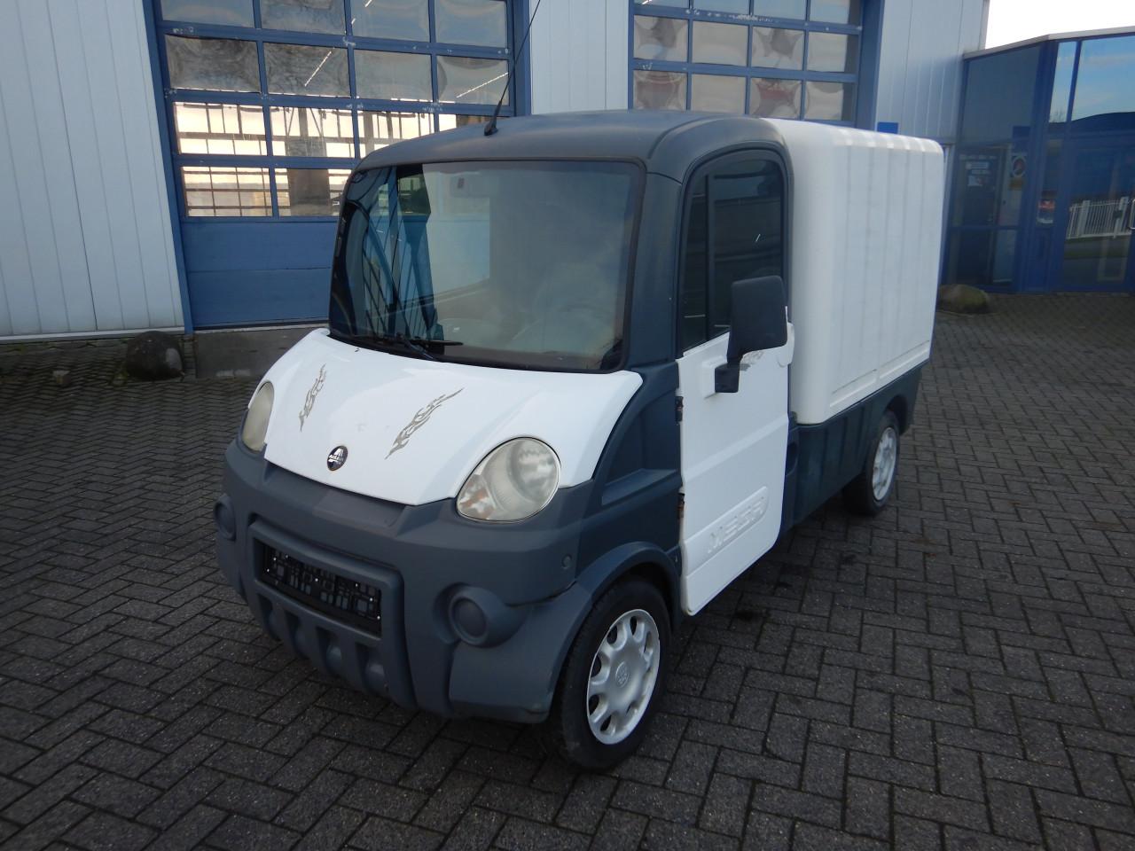 (Aixam) Mega brommobiel met gesloten laadbak