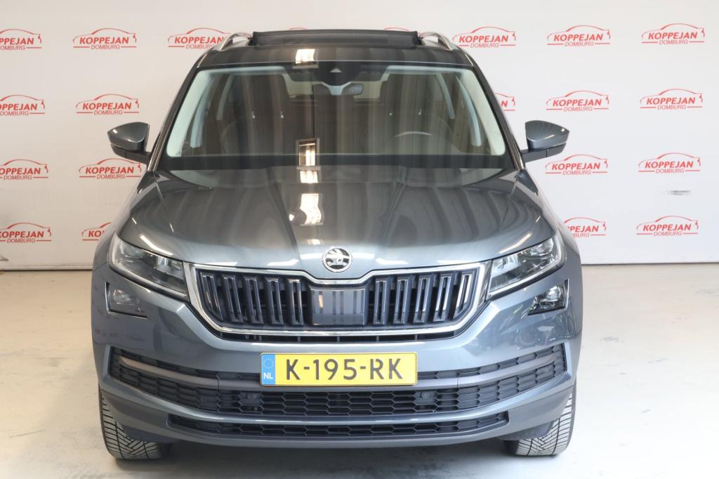 Skoda Kodiaq 1.5 tsi business edition nl auto, trekhaak, stoel en stuur ver