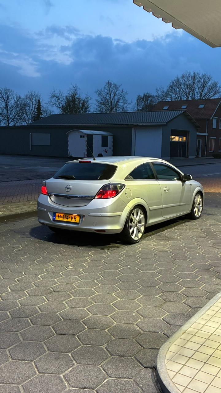 Opel Astra GTC 1.6 Business