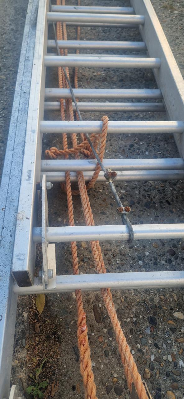 Uitschuifbare degelijke grote ladder